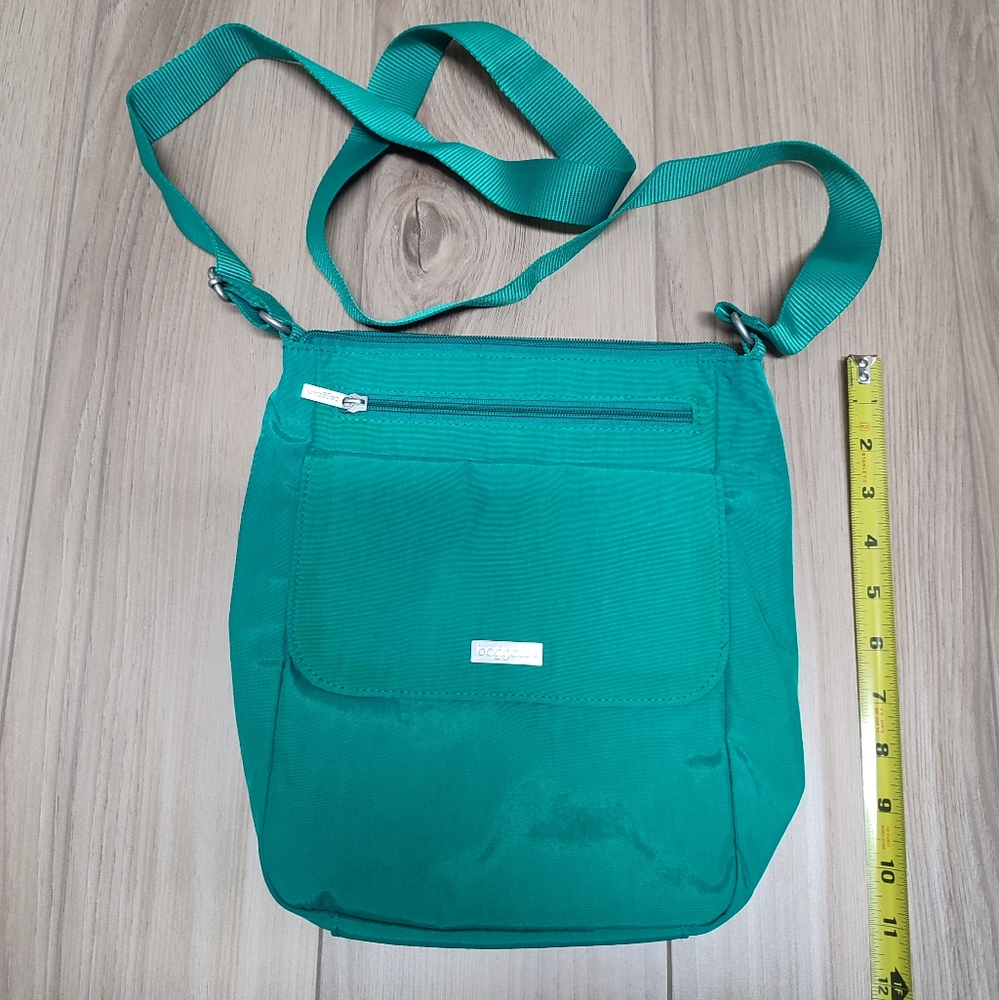 Baggallini crossbody bag, teal color, like NEW
